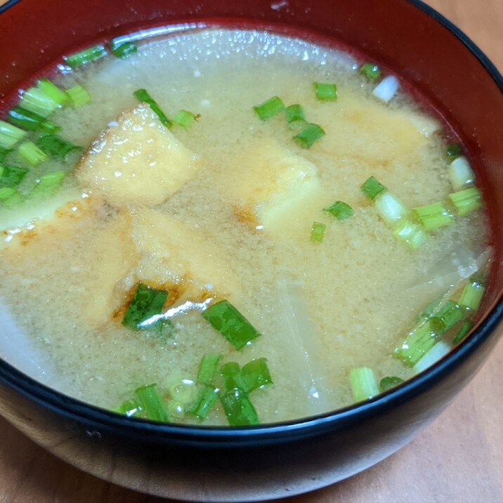 コロコロ厚揚げと大根のお味噌汁